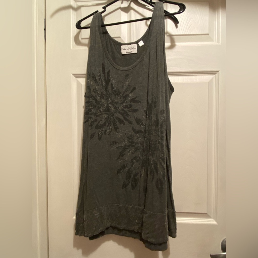 Tunic style tank top.  Grey metallic with sequins.  22/24 from Avenue